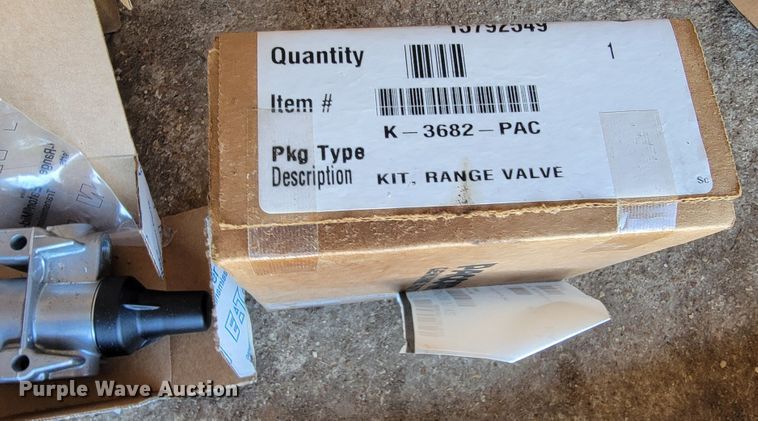 image for item JE9990 2013 Kenworth T700  semi truck