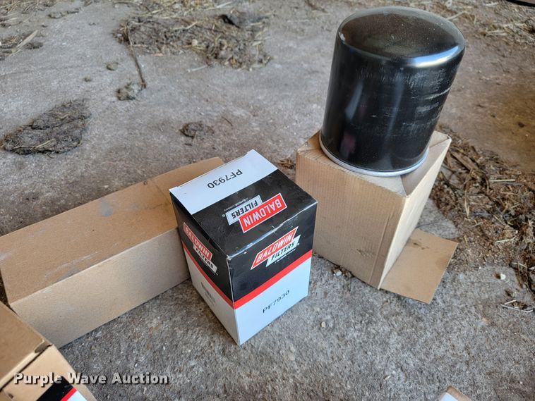 image for item JE9990 2013 Kenworth T700  semi truck