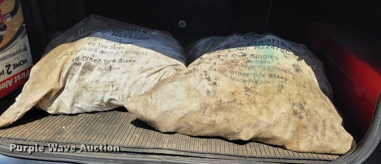 image for item JE9990 2013 Kenworth T700  semi truck