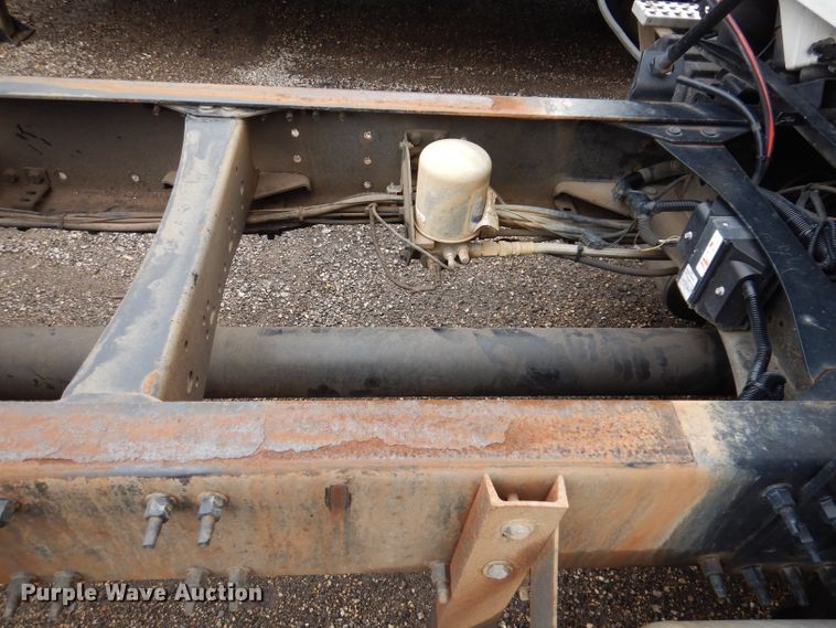 image for item JK9490 2002 Volvo VN Series  truck cab and chassis