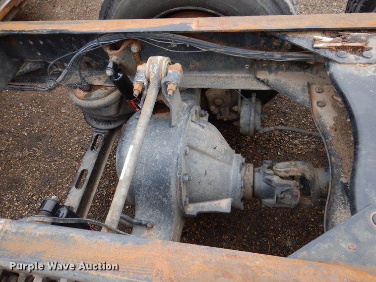 image for item JK9490 2002 Volvo VN Series  truck cab and chassis