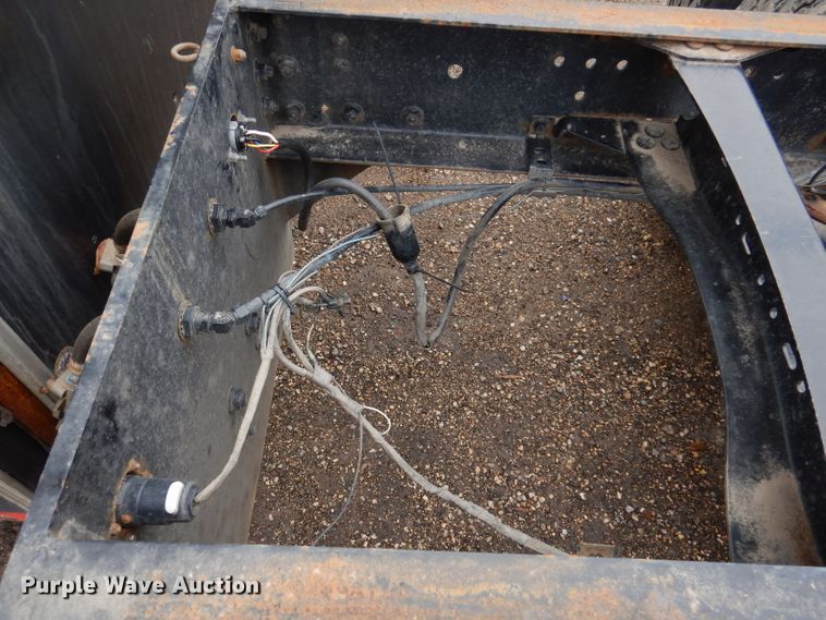 image for item JK9490 2002 Volvo VN Series  truck cab and chassis