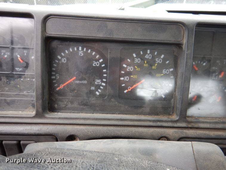 image for item JK9490 2002 Volvo VN Series  truck cab and chassis