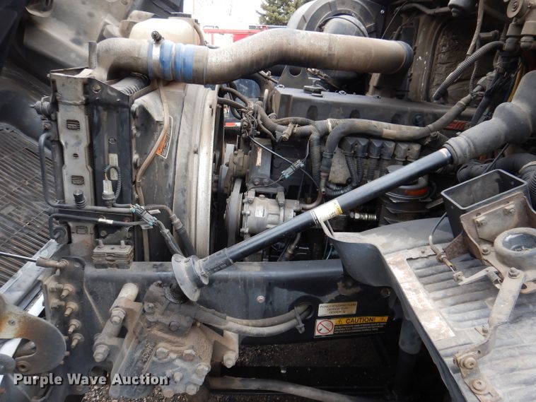 image for item JK9490 2002 Volvo VN Series  truck cab and chassis