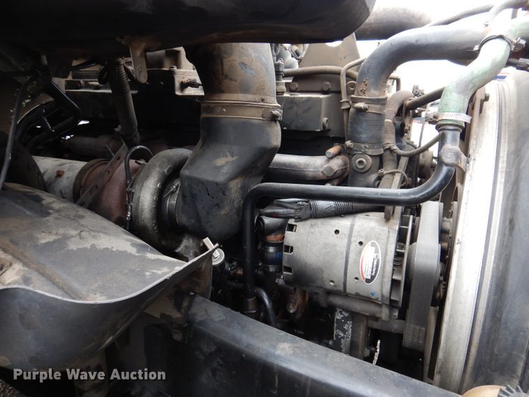 image for item JK9490 2002 Volvo VN Series  truck cab and chassis