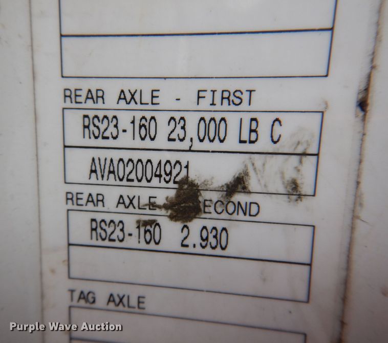 image for item JK9490 2002 Volvo VN Series  truck cab and chassis