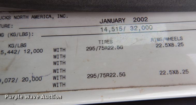 image for item JK9490 2002 Volvo VN Series  truck cab and chassis