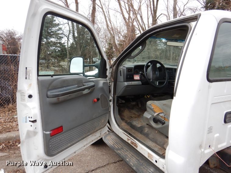 image for item JK9497 2003 Ford F550 Super Duty XL  truck cab and chassis