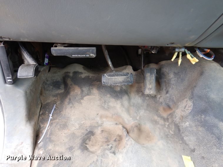 image for item JK9497 2003 Ford F550 Super Duty XL  truck cab and chassis