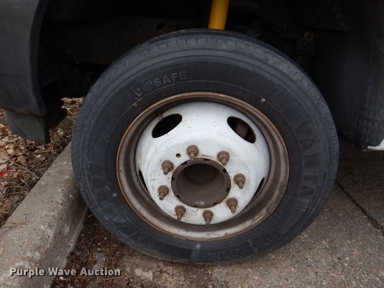 image for item JK9497 2003 Ford F550 Super Duty XL  truck cab and chassis