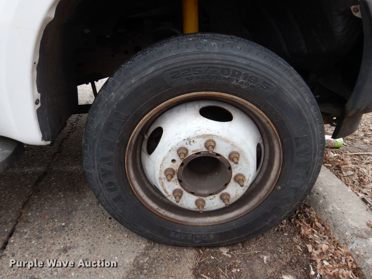 image for item JK9497 2003 Ford F550 Super Duty XL  truck cab and chassis