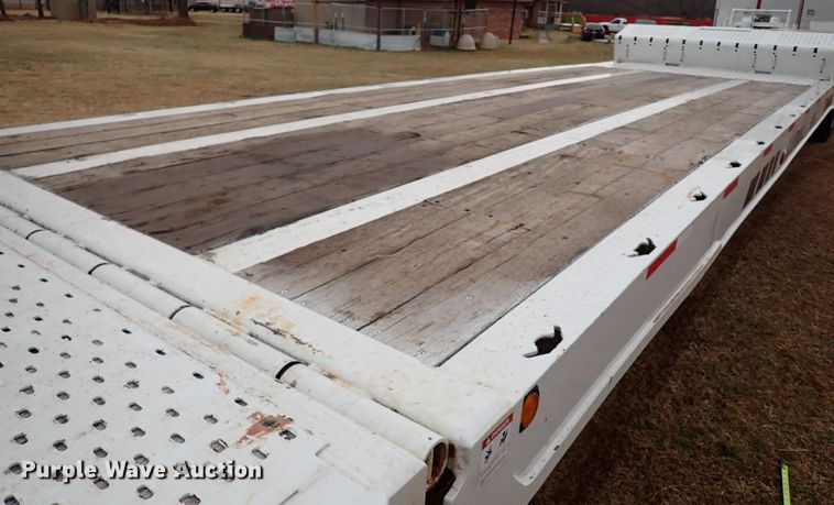 image for item JO9632 2005 Landoll  drop deck equipment trailer