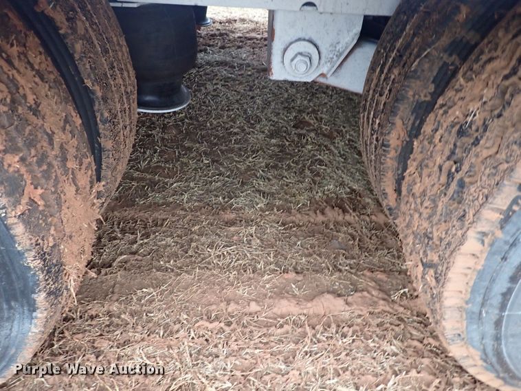 image for item JO9632 2005 Landoll  drop deck equipment trailer