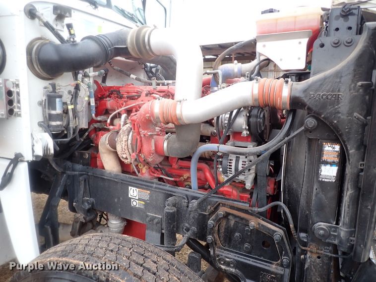 image for item JO9633 2015 Peterbilt 388  semi truck