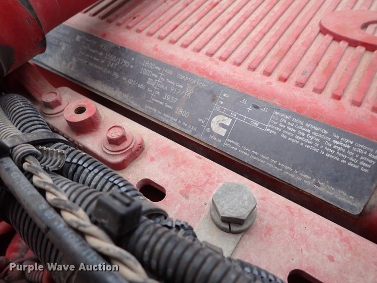 image for item JO9633 2015 Peterbilt 388  semi truck