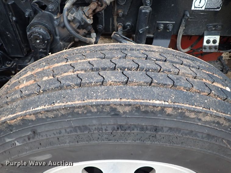 image for item JO9633 2015 Peterbilt 388  semi truck