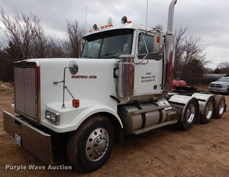 image for item JS9613 2005 Western Star 4900  semi truck