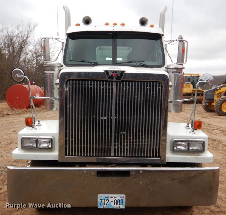 image for item JS9613 2005 Western Star 4900  semi truck