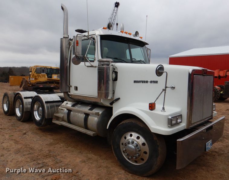image for item JS9613 2005 Western Star 4900  semi truck