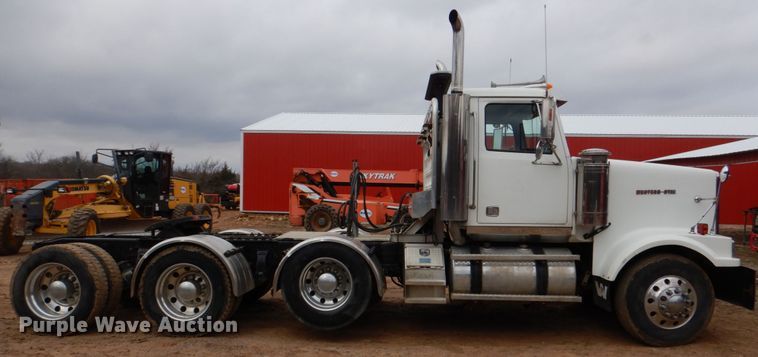 image for item JS9613 2005 Western Star 4900  semi truck