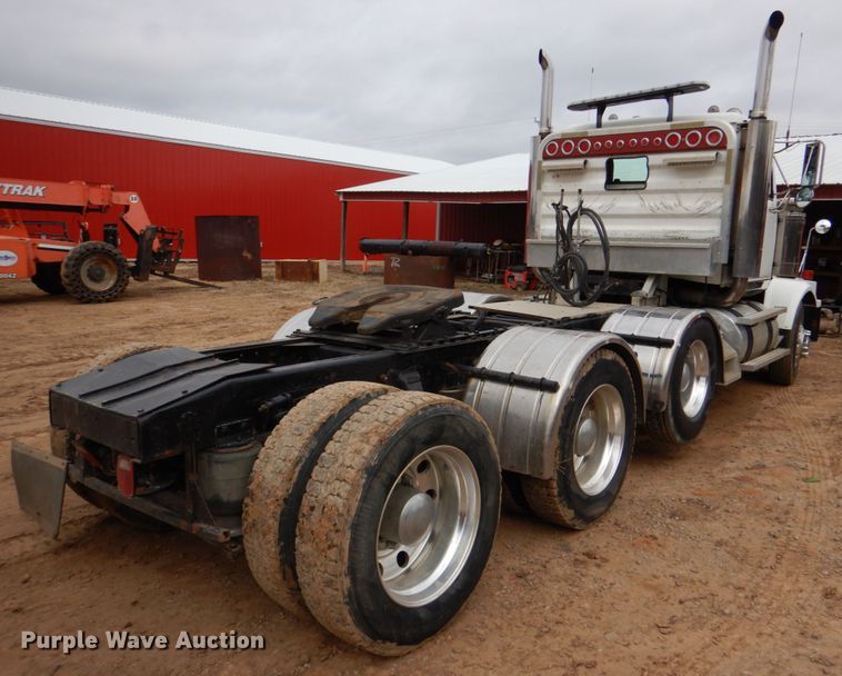 image for item JS9613 2005 Western Star 4900  semi truck
