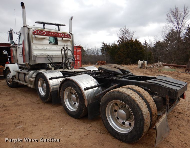 image for item JS9613 2005 Western Star 4900  semi truck