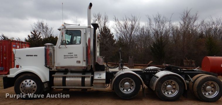 image for item JS9613 2005 Western Star 4900  semi truck