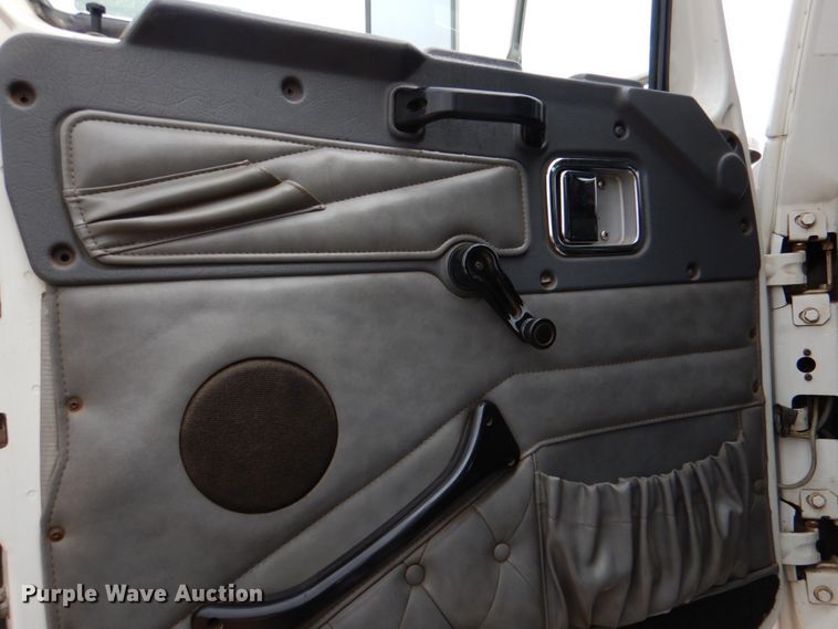 image for item JS9613 2005 Western Star 4900  semi truck