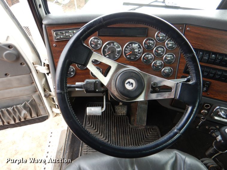 image for item JS9613 2005 Western Star 4900  semi truck