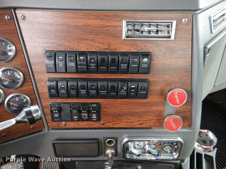 image for item JS9613 2005 Western Star 4900  semi truck