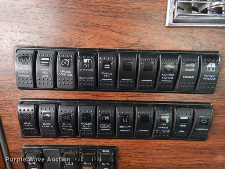 image for item JS9613 2005 Western Star 4900  semi truck