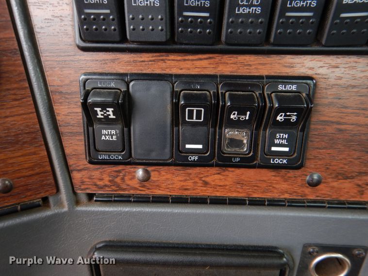 image for item JS9613 2005 Western Star 4900  semi truck