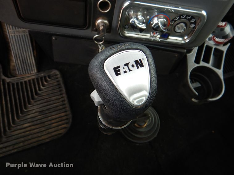 image for item JS9613 2005 Western Star 4900  semi truck