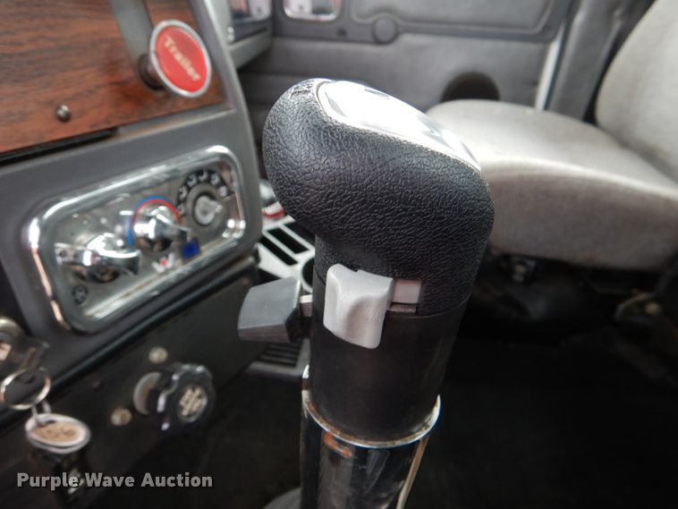 image for item JS9613 2005 Western Star 4900  semi truck