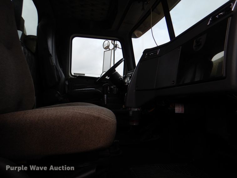 image for item JS9613 2005 Western Star 4900  semi truck