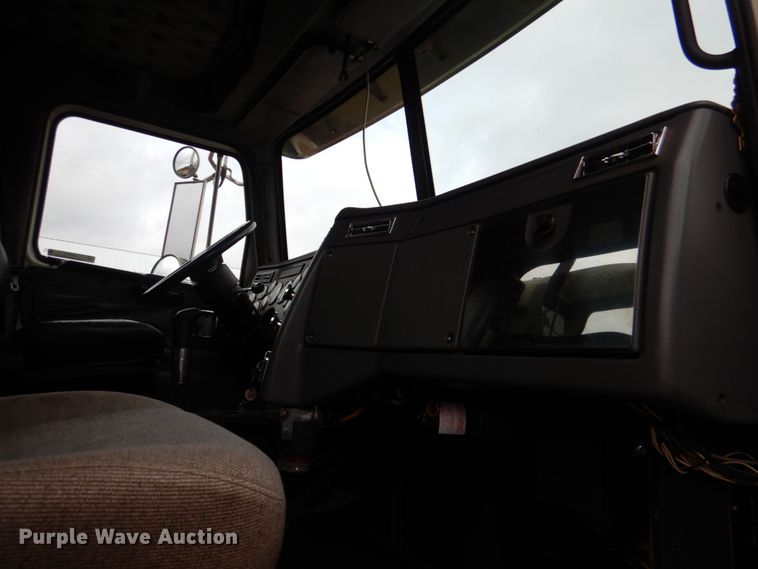 image for item JS9613 2005 Western Star 4900  semi truck