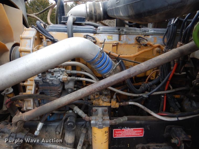 image for item JS9613 2005 Western Star 4900  semi truck