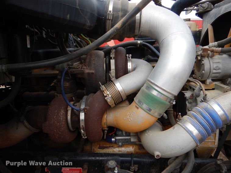 image for item JS9613 2005 Western Star 4900  semi truck