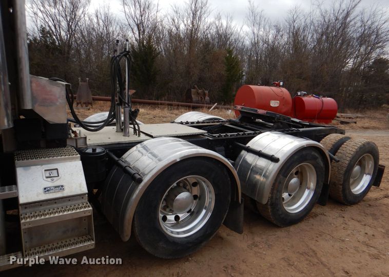 image for item JS9613 2005 Western Star 4900  semi truck