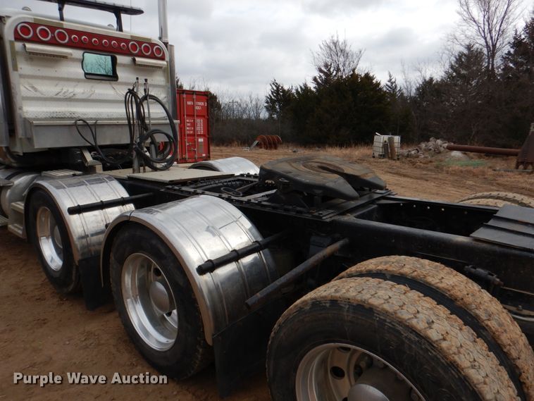 image for item JS9613 2005 Western Star 4900  semi truck