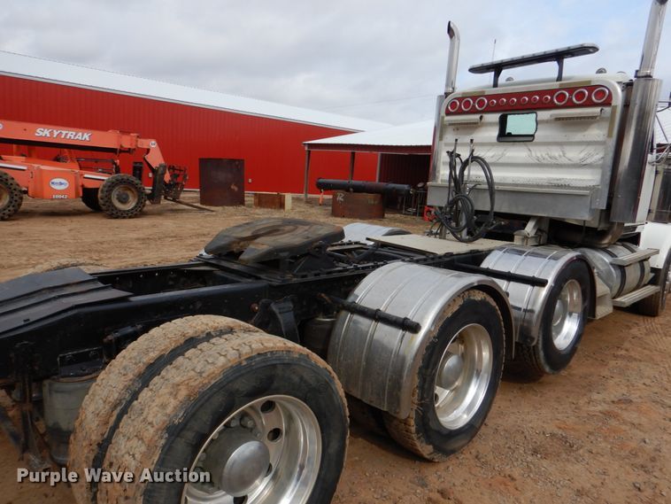 image for item JS9613 2005 Western Star 4900  semi truck
