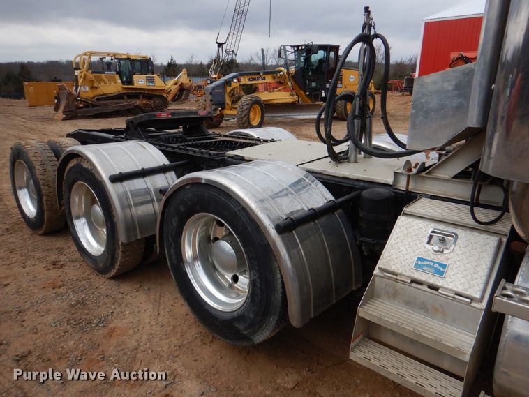 image for item JS9613 2005 Western Star 4900  semi truck