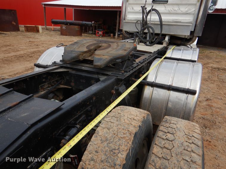 image for item JS9613 2005 Western Star 4900  semi truck