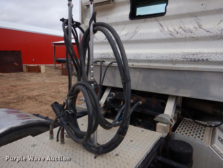 image for item JS9613 2005 Western Star 4900  semi truck