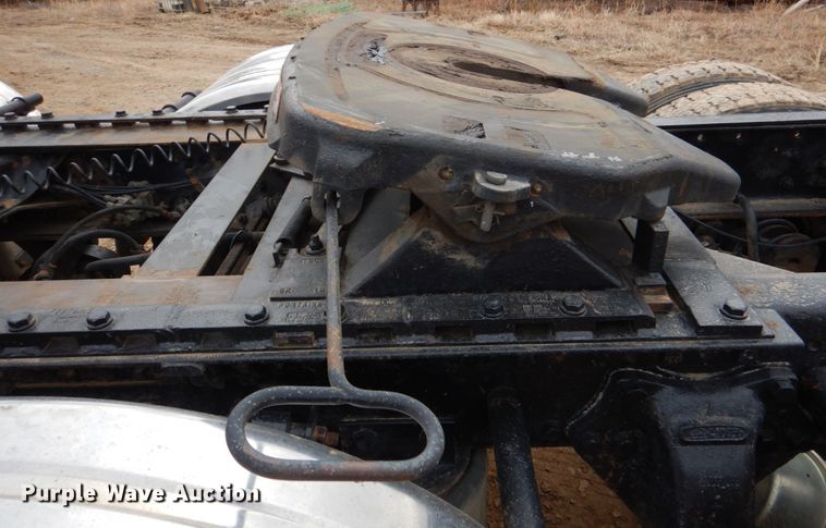 image for item JS9613 2005 Western Star 4900  semi truck