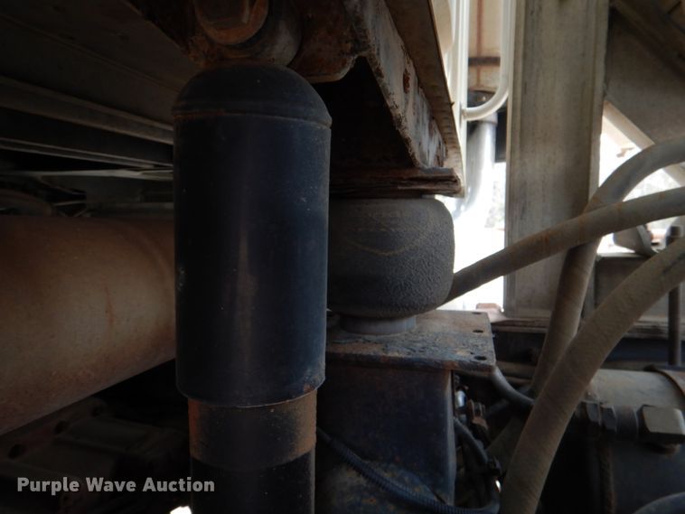 image for item JS9613 2005 Western Star 4900  semi truck