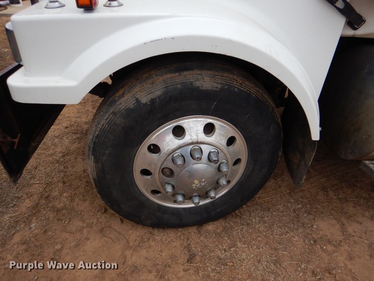 image for item JS9613 2005 Western Star 4900  semi truck