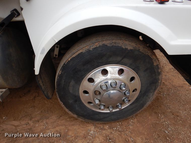 image for item JS9613 2005 Western Star 4900  semi truck