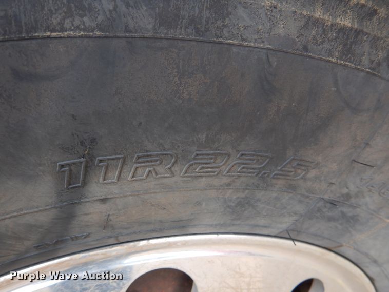 image for item JS9613 2005 Western Star 4900  semi truck