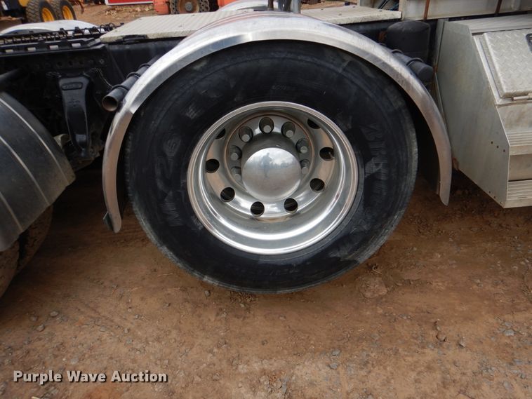 image for item JS9613 2005 Western Star 4900  semi truck